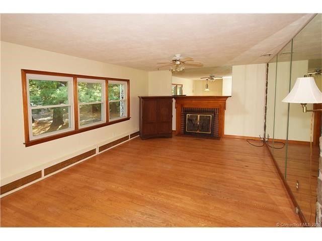 8Astra St, Enfield, CT 06082