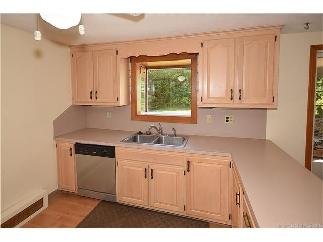 8Astra St, Enfield, CT 06082