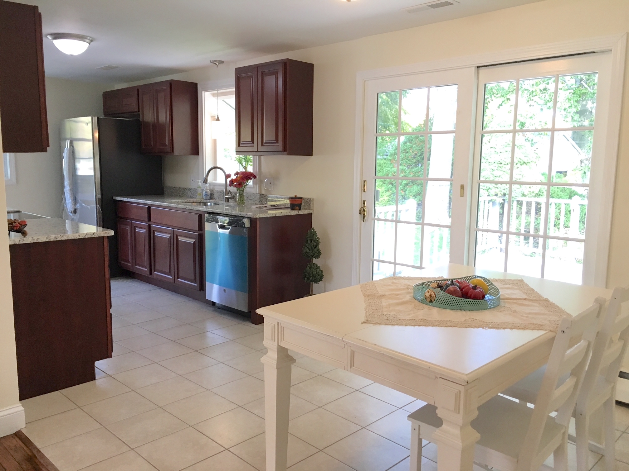 4 Carney Rd, Enfield, CT 06082