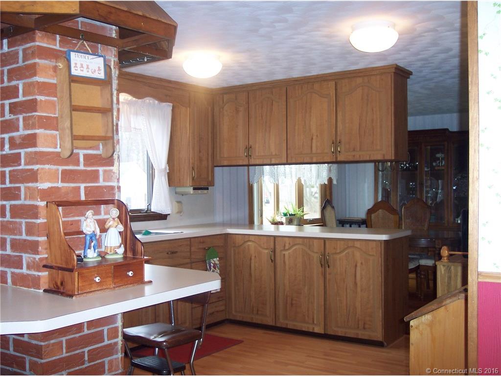 8 Ann St, Enfield, CT 06082