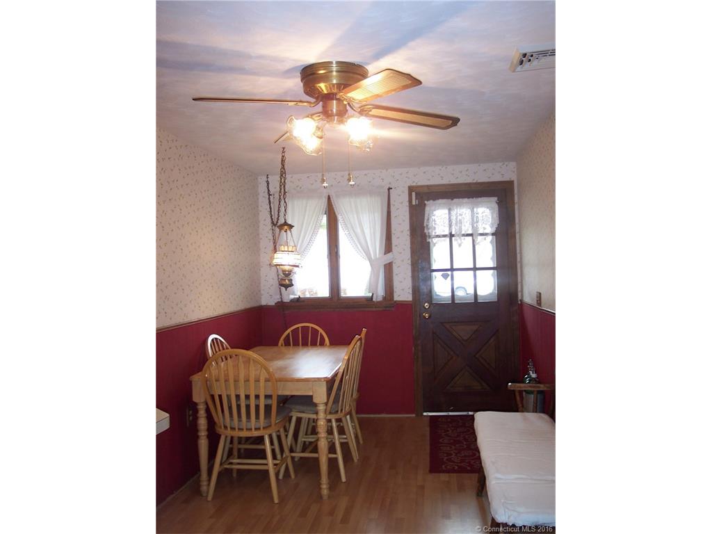 8 Ann St, Enfield, CT 06082