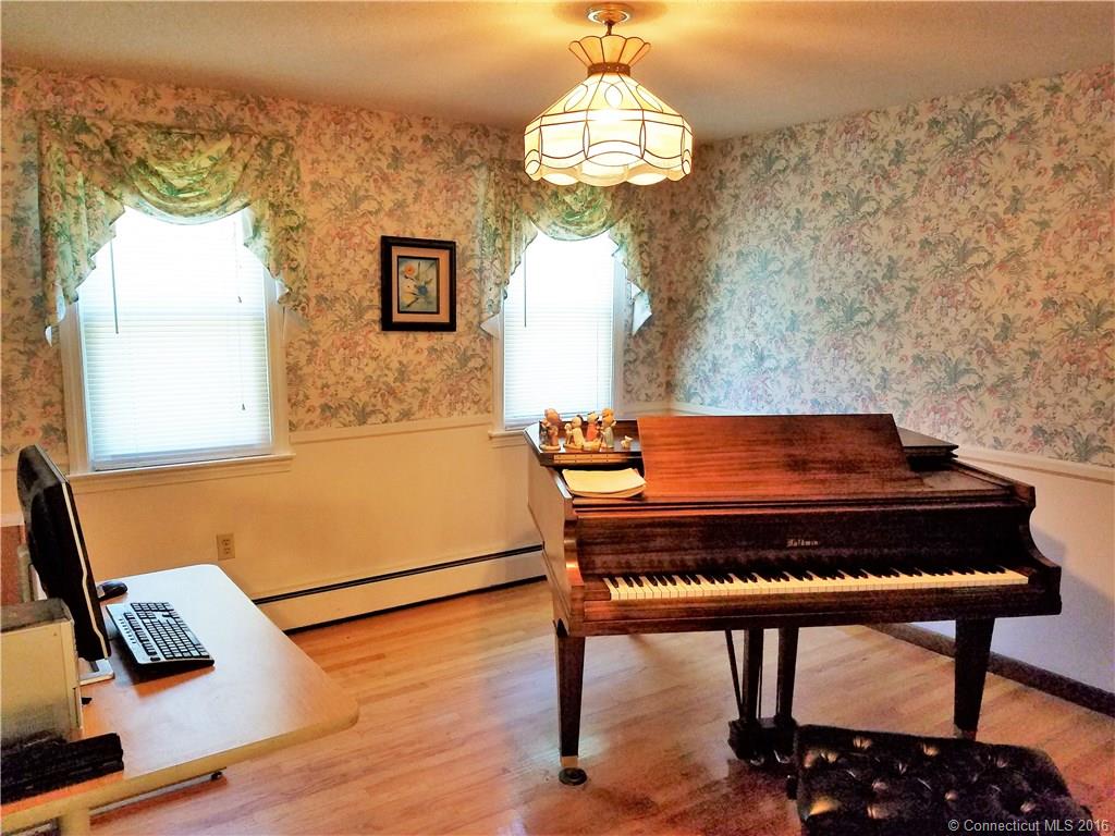 16 Dorothy St, Enfield, CT 06082