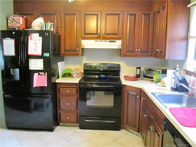 96Wynwood Dr #96, Enfield, CT 06082