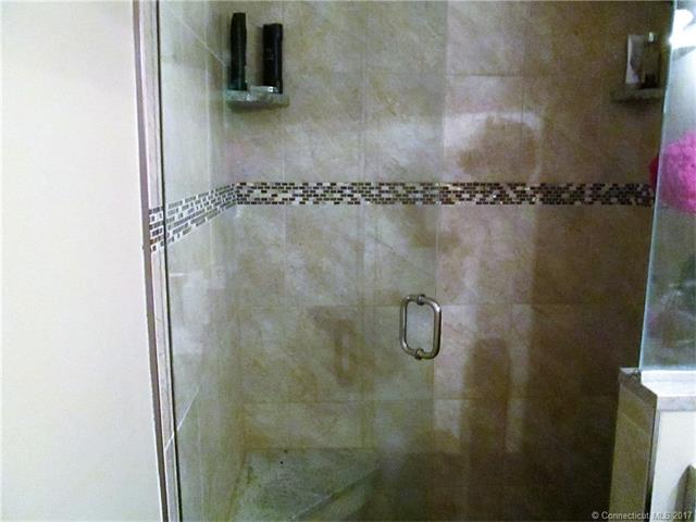 96Wynwood Dr #96, Enfield, CT 06082
