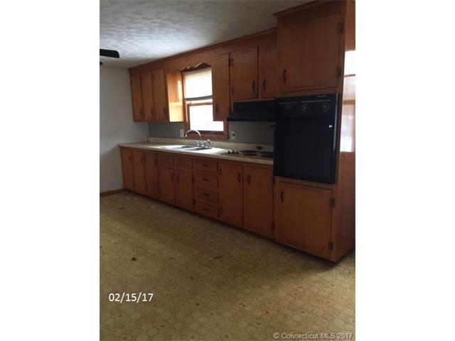 3 Roberts Rd, Enfield, CT 06082