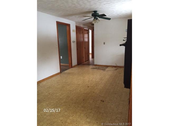 3 Roberts Rd, Enfield, CT 06082