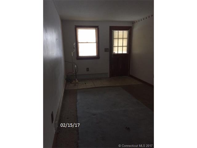 3 Roberts Rd, Enfield, CT 06082