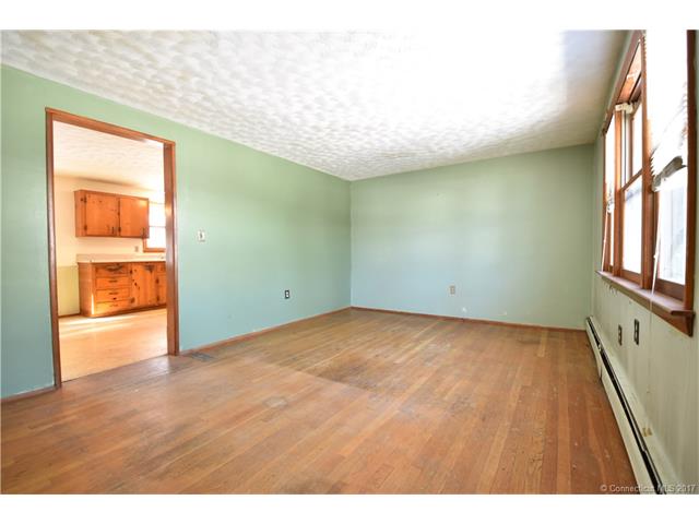 6 Shaft Dr, Enfield, CT 06082