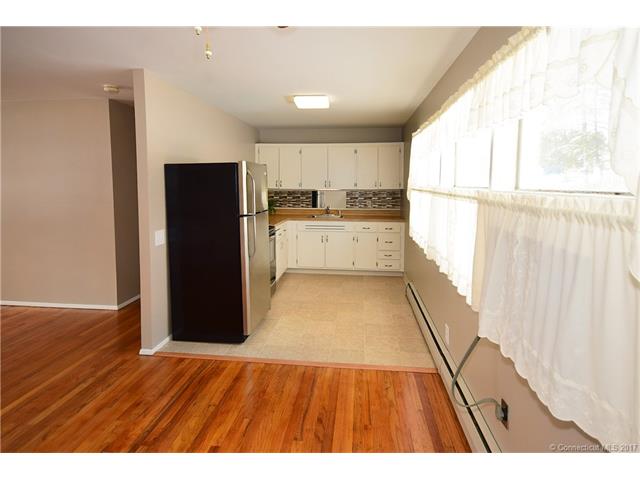 93 Green Manor Rd, Enfield, CT 06082