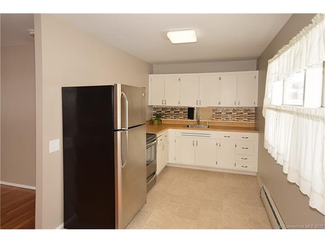 93 Green Manor Rd, Enfield, CT 06082