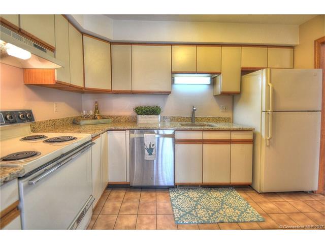 63Brookside Vlg #63, Enfield, CT 06082