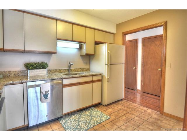 63Brookside Vlg #63, Enfield, CT 06082