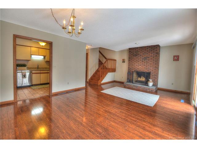 63Brookside Vlg #63, Enfield, CT 06082