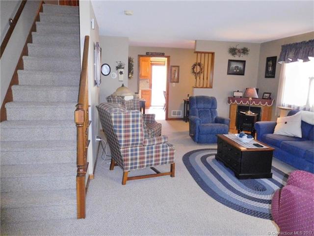 215 Oldefield Farms, Enfield, CT 06082
