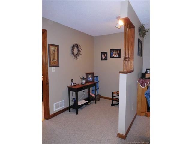 215 Oldefield Farms, Enfield, CT 06082