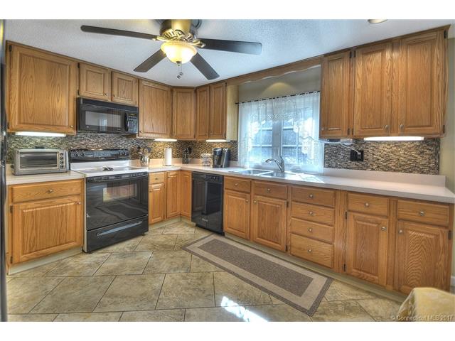 24Hillcrest Rd, Enfield, CT 06082