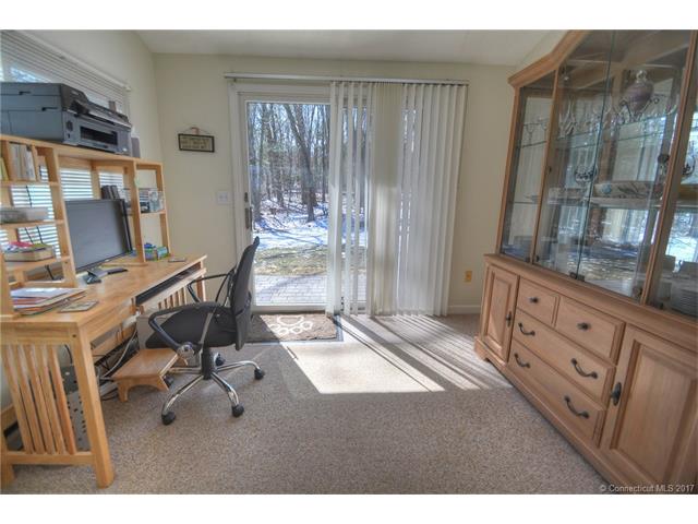 24Hillcrest Rd, Enfield, CT 06082