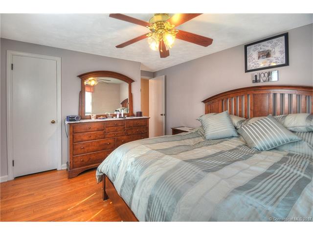 24Hillcrest Rd, Enfield, CT 06082