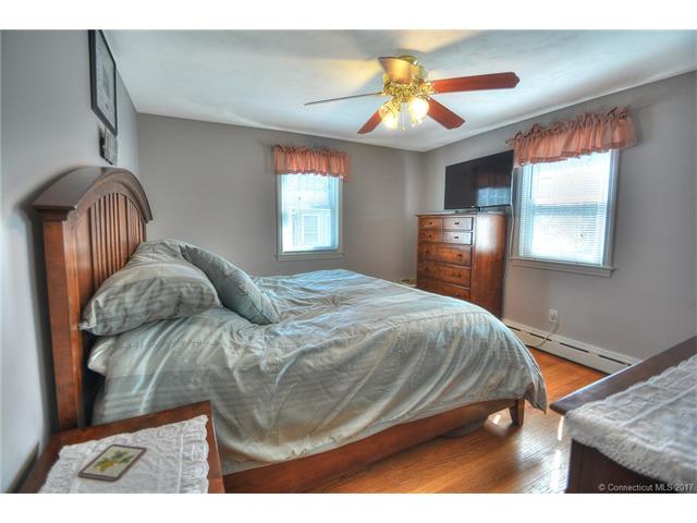 24Hillcrest Rd, Enfield, CT 06082