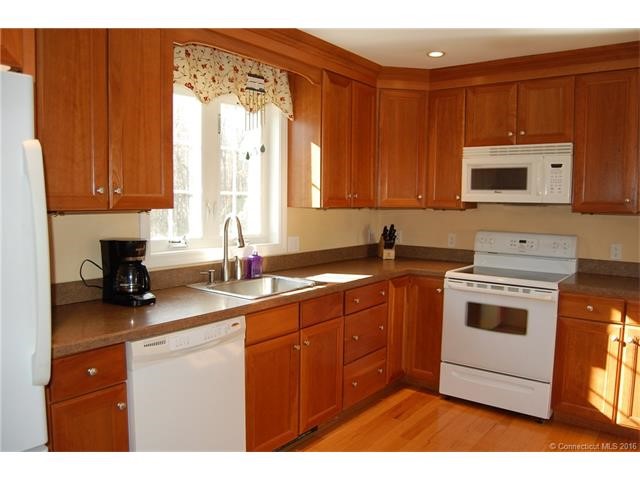 14Rolling Meadow Dr, Tolland, CT 06084