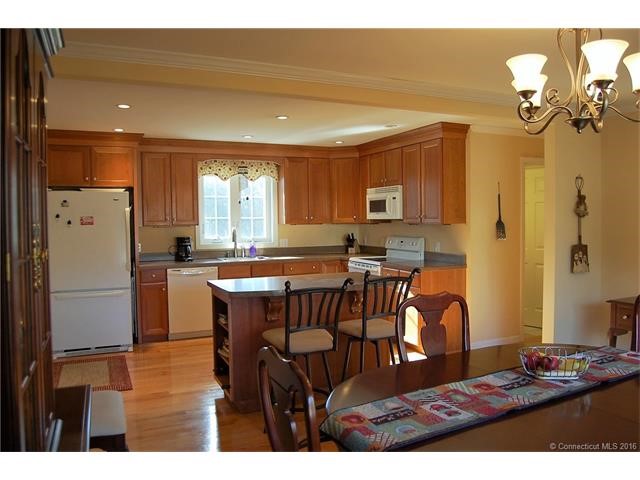 14Rolling Meadow Dr, Tolland, CT 06084
