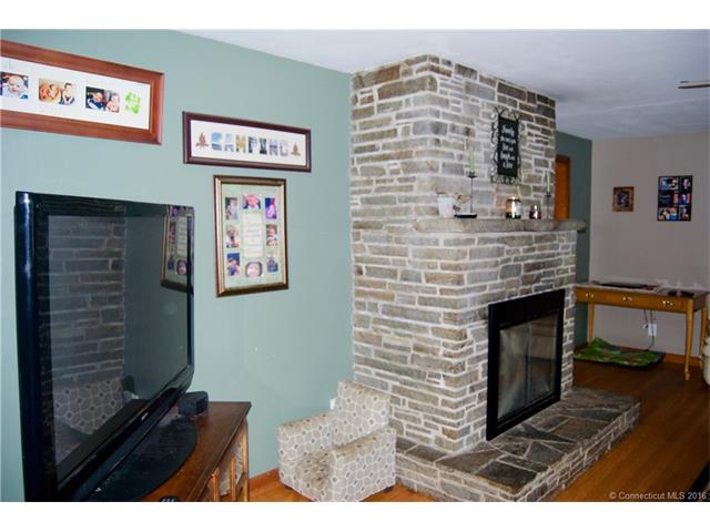16 Russell Dr, Tolland, CT 06084