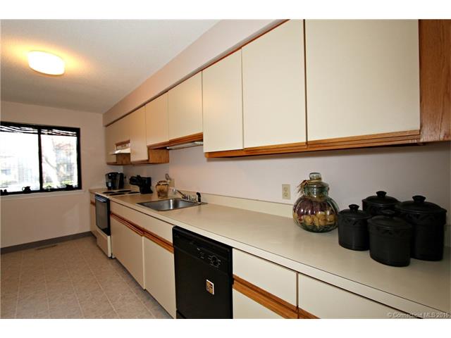 112 Greenwoods Ln, E Windsor, CT 06088