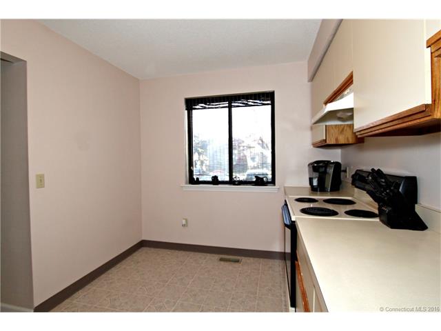 112 Greenwoods Ln, E Windsor, CT 06088