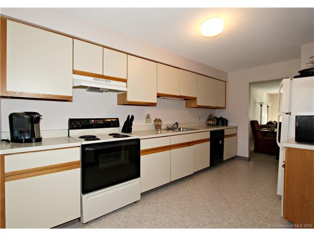112 Greenwoods Ln, E Windsor, CT 06088