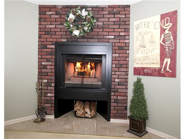 115 Greenwoods Ln, E Windsor, CT 06088