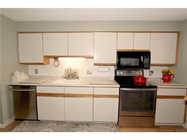 115 Greenwoods Ln, E Windsor, CT 06088