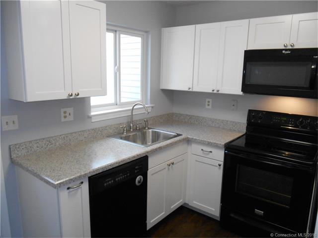 92 Hilltop Dr, Simsbury, CT 06089