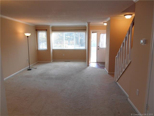 92 Hilltop Dr, Simsbury, CT 06089