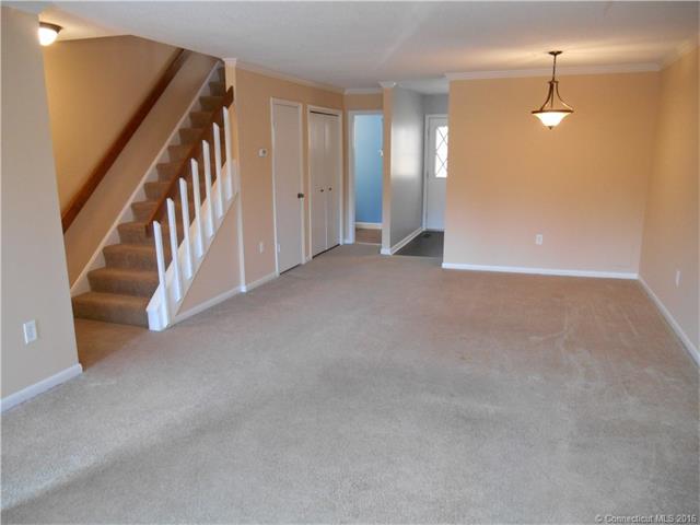 92 Hilltop Dr, Simsbury, CT 06089