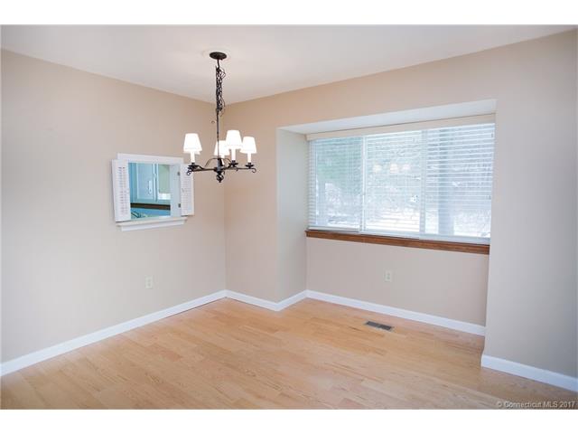 98Hilltop Dr #98, Simsbury, CT 06089