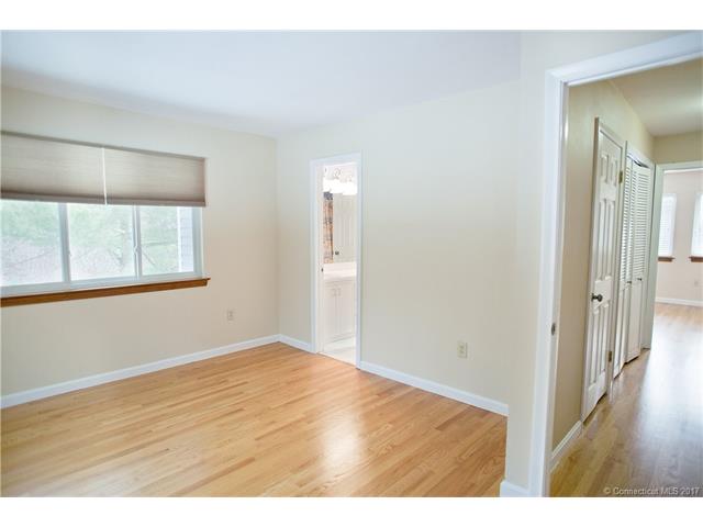 98Hilltop Dr #98, Simsbury, CT 06089