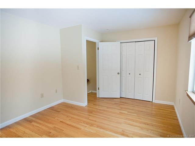 98Hilltop Dr #98, Simsbury, CT 06089