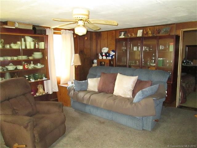 32South Grand St, Suffield, CT 06093
