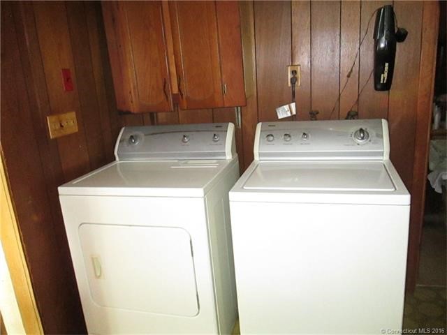32South Grand St, Suffield, CT 06093