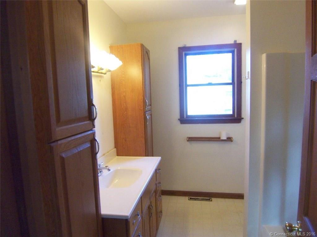25 Phelps St, Windsor, CT 06095