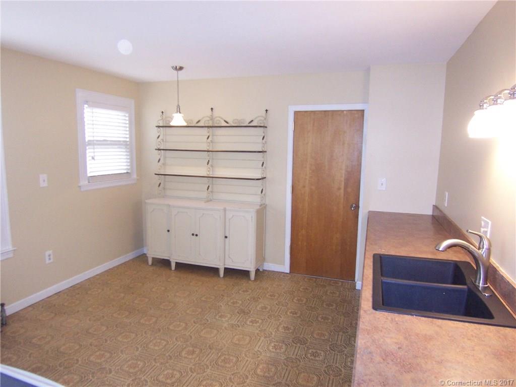 40 Loomis Ave, Windsor, CT 06095