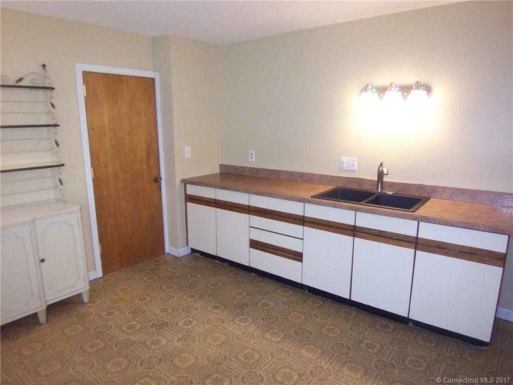40 Loomis Ave, Windsor, CT 06095