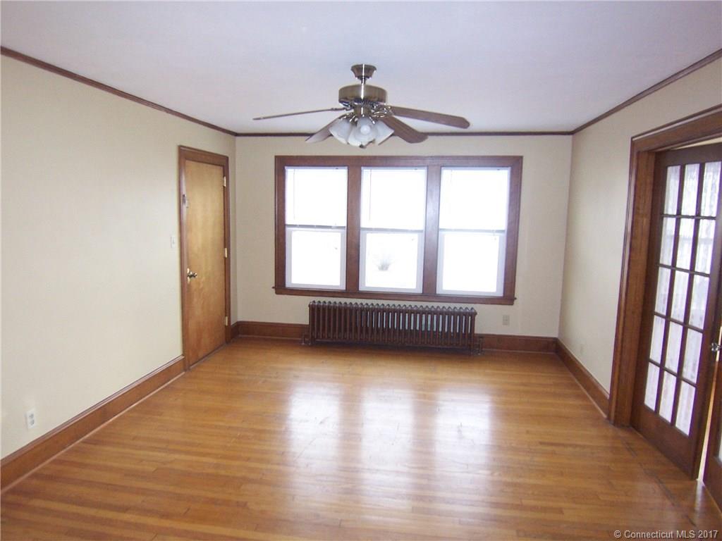 40 Loomis Ave, Windsor, CT 06095