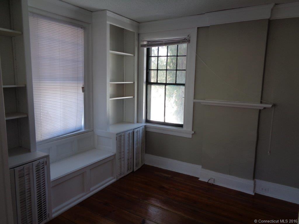 27 Park Ave, Windsor, CT 06095