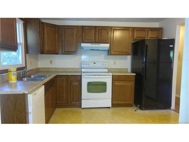 1 Matthew Ln, Windsor, CT 06095