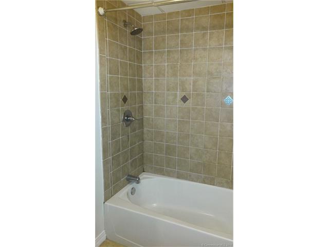 1 Matthew Ln, Windsor, CT 06095