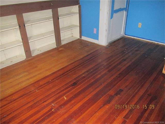 33 Midian Ave, Windsor, CT 06095