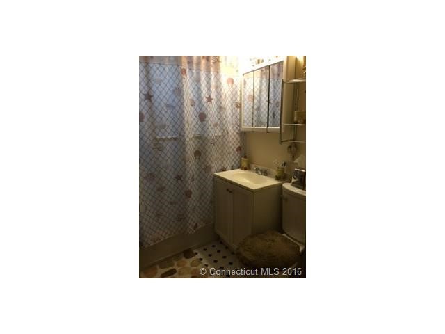 28Woodland St, Windsor, CT 06095