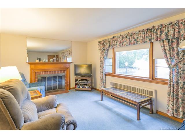 556 Bloomfield Ave, Windsor, CT 06095