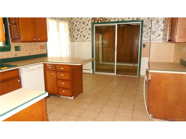 94 Pond Rd, Windsor, CT 06095
